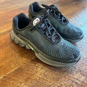 Youth Nike Airmax DN black shoes